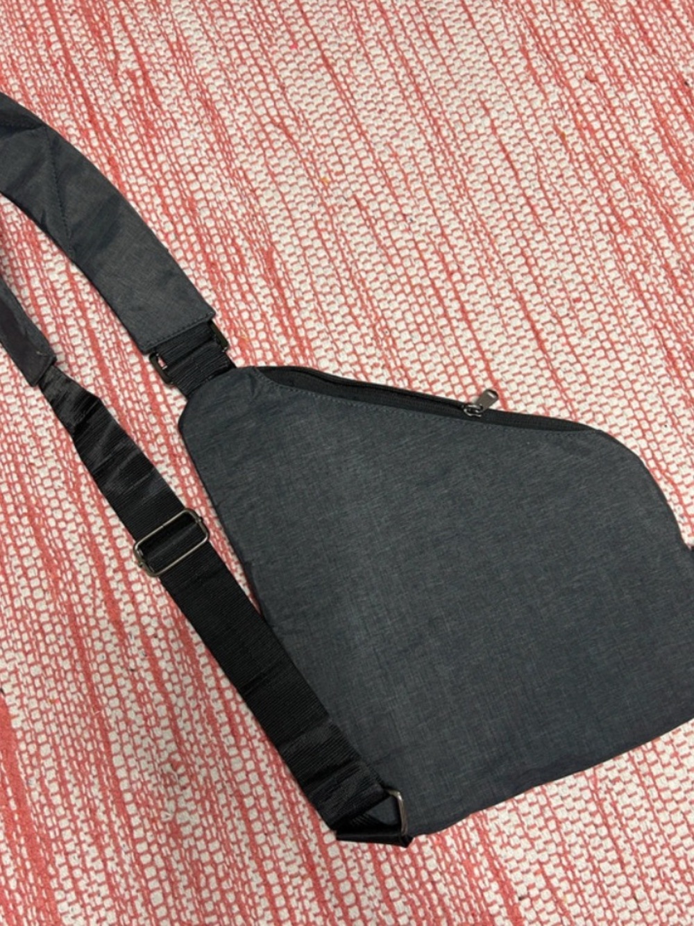 NWOT Charcoal Gray Anti-Theft Wander+ Sling Crossbody Bag from Smoke free home! - Picture 4 of 7